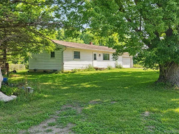 1382 Lucy Rd, Howell, MI 48843
