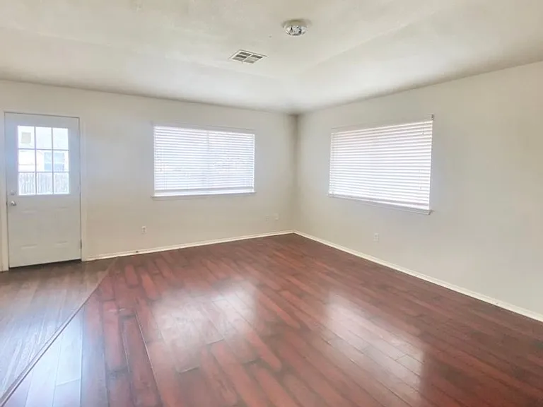 1501 Darjeeling Dr — Photo 9