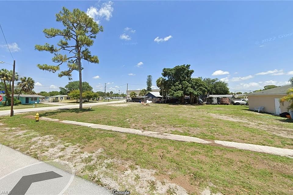 1st image of 998 Tropical Palm AVE