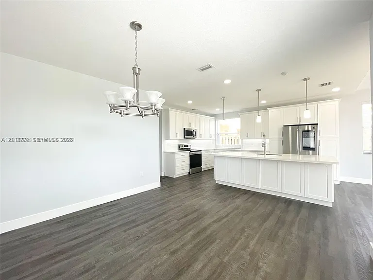 4010 NE 20th St — Photo 10