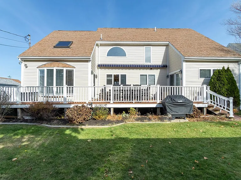 7 Lowell St — Photo 19
