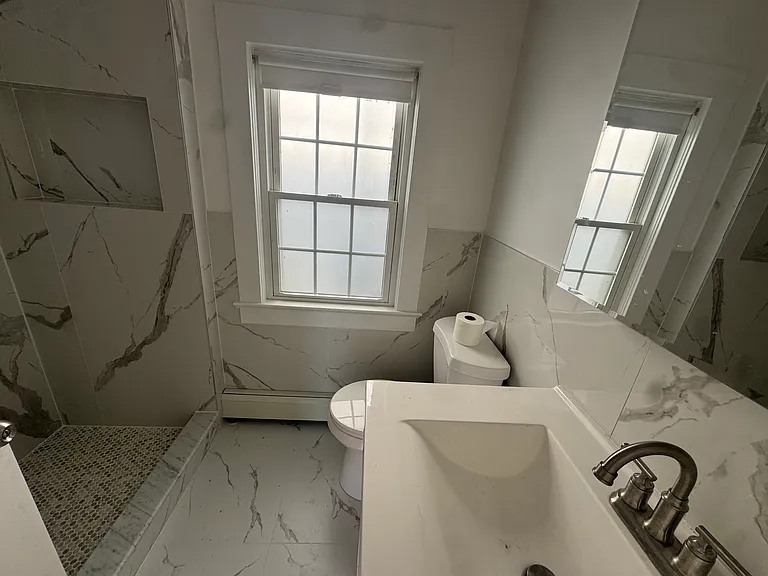 1 Undiclosed Address — Photo 16