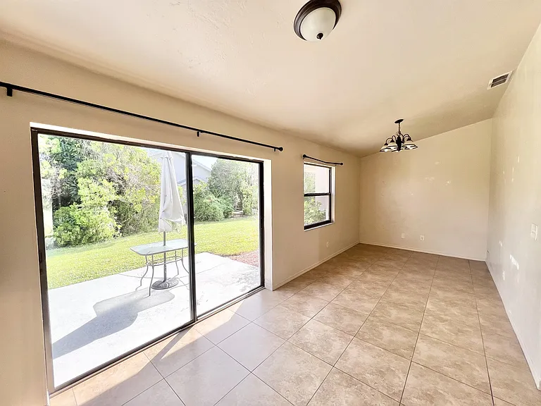 17607 Cypress Point Rd — Photo 3