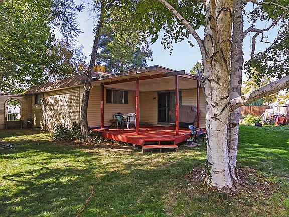 3rd image of 836 E Ponderosa Dr