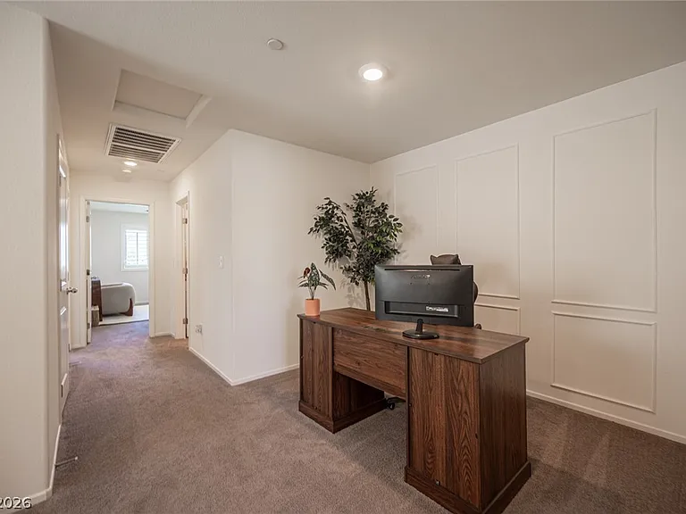 530 Gloster Ave — Photo 14