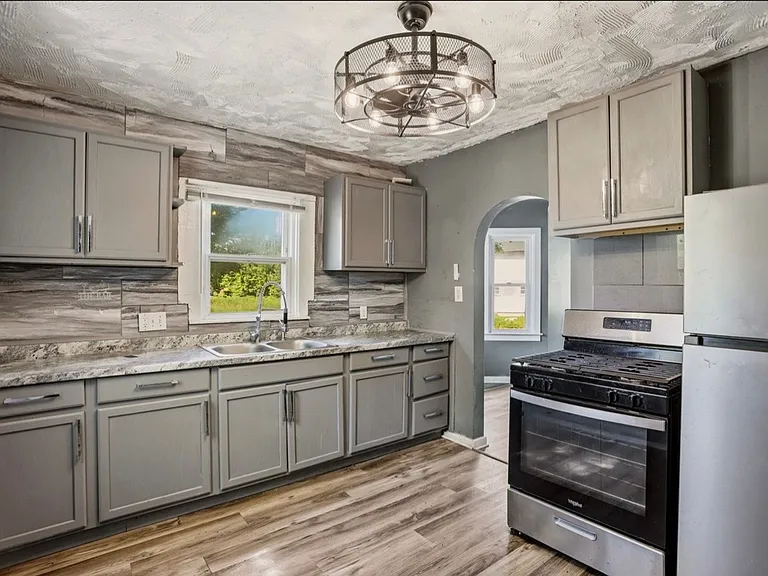 332 Bullock St — Photo 3