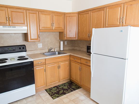 3rd image of 335 E Lancaster Ave #2