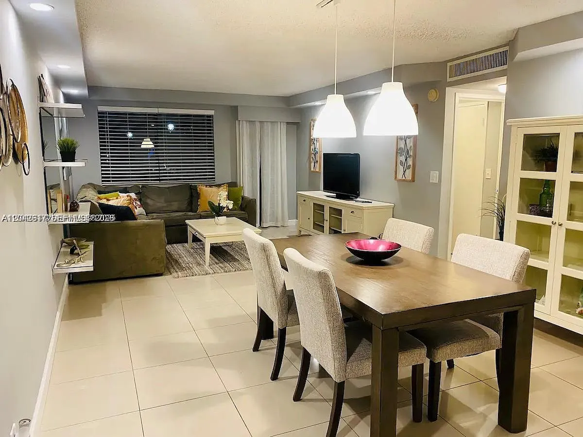 1 bed, 1.0 bath, $2,000 — Photo 4