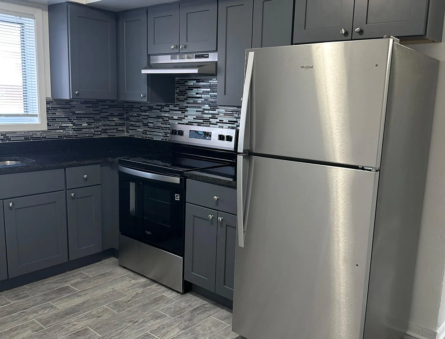 2 bed, 1000 sqft, $2,000 — Photo 2