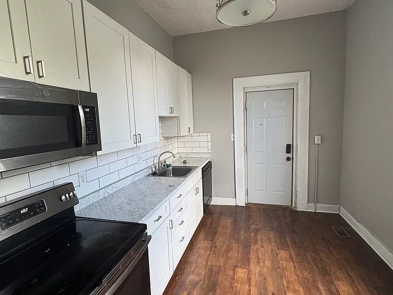 599 Oak St #3 — Photo 10