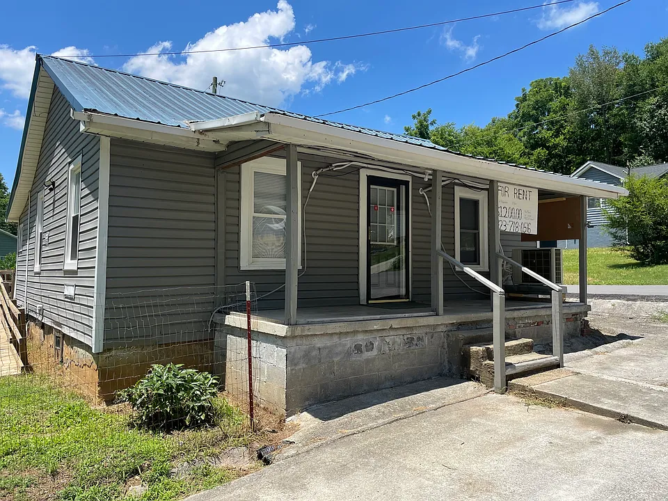 310 N Hill St