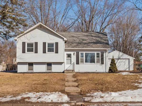 2068 Longview Dr, New Brighton, MN 55112