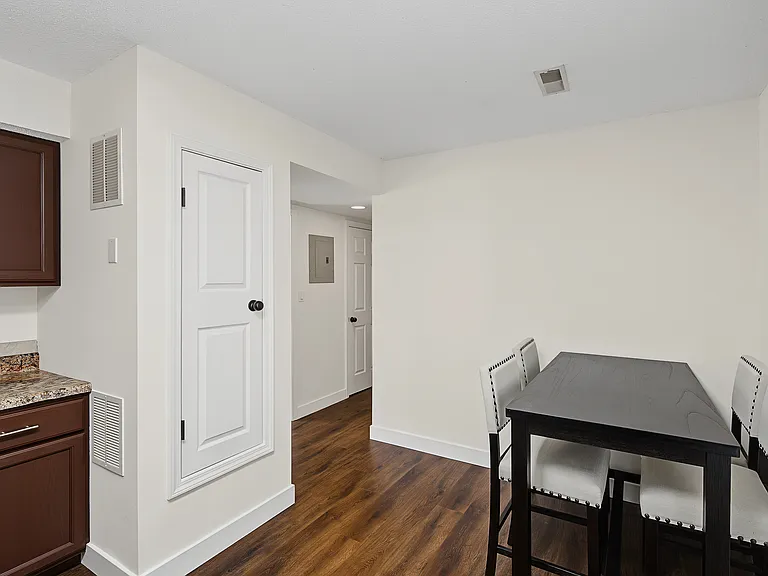 3209 Quiet Way — Photo 8