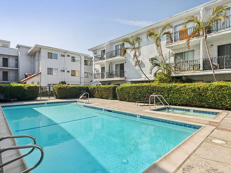 6300 Lankershim Blvd — Photo 14