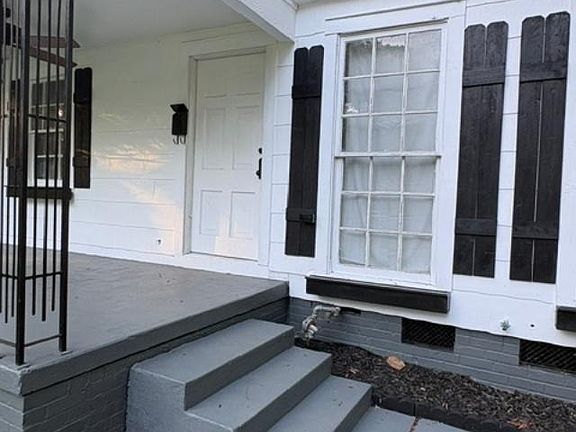 5th image of 309 E 15th St