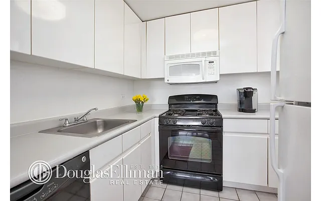 Rented by Douglas Elliman | media 24