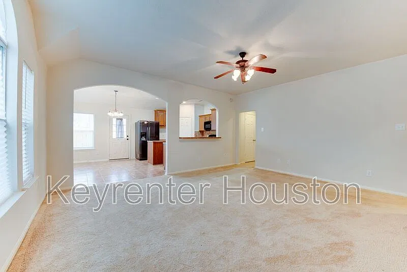 3 bed, 2.0 bath, 1540 sqft, $1,850 — Photo 3