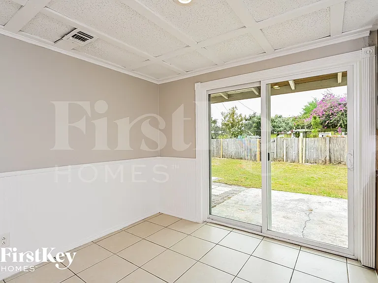 904 Alaska Dr — Photo 4