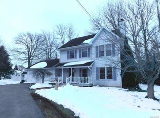 4281 Sunset Dr, Lockport, NY 14094