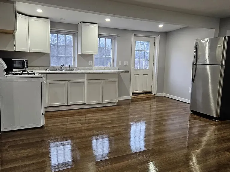 874 River Rd #1 — Photo 4