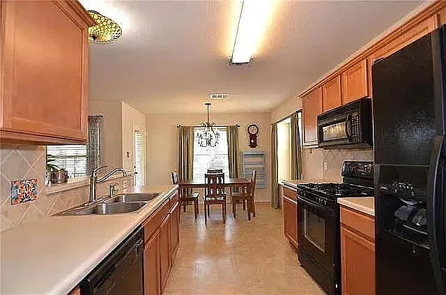 3 bed, 2.5 bath, 1605 sqft, $2,200 — Photo 4
