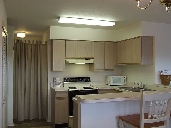 3rd image of 654 Centre Ct SW Unit 14-C-2