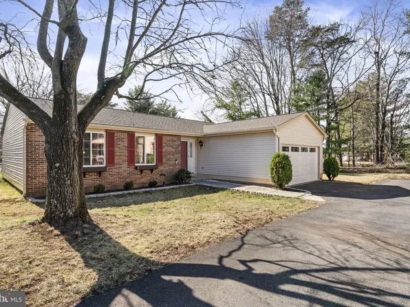 10212 Waterbury Ct, Manassas, VA 20110