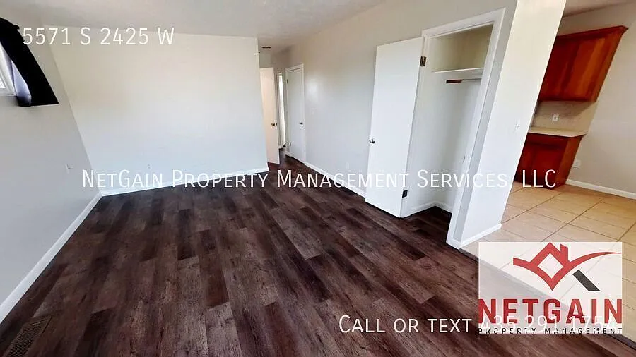 2 bedroom apartment in Roy — Photo 2