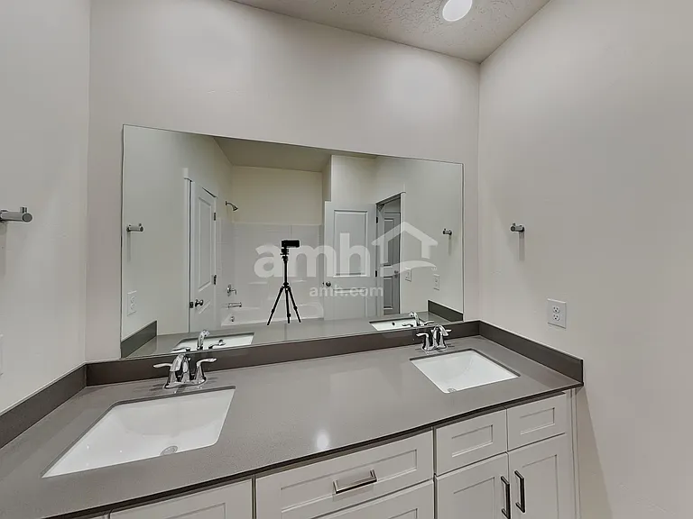 9315 W Barcelona St — Photo 15