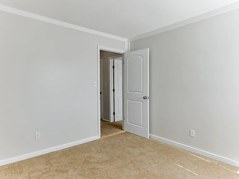 228 N Palmyra Dr — Photo 2