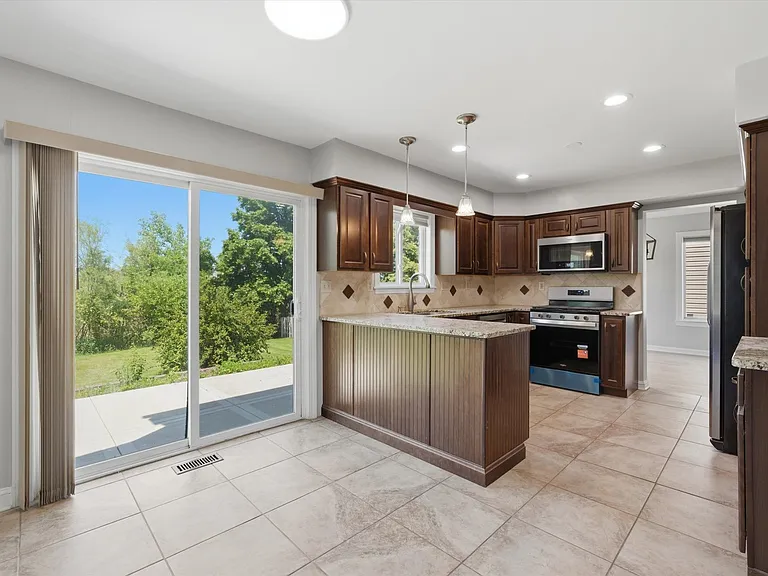 21854 W Kentwood Dr — Photo 16