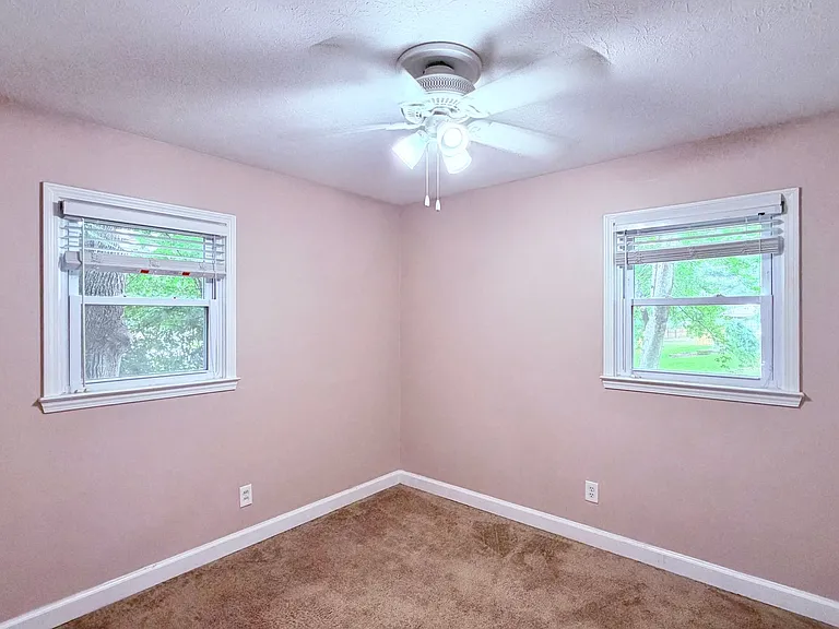 4431 Donegal Cir — Photo 16