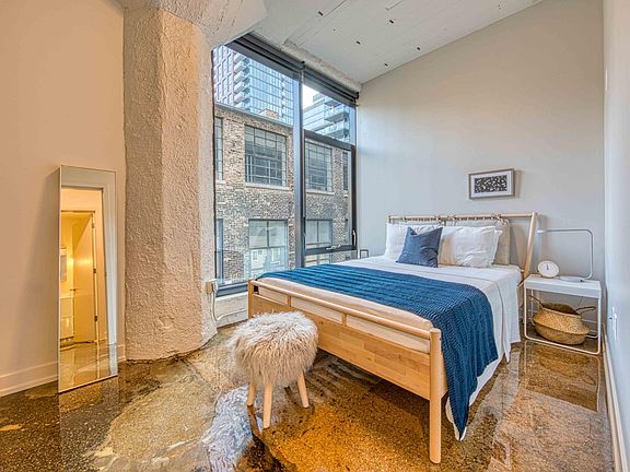 3rd image of 677 N La Salle Dr #224