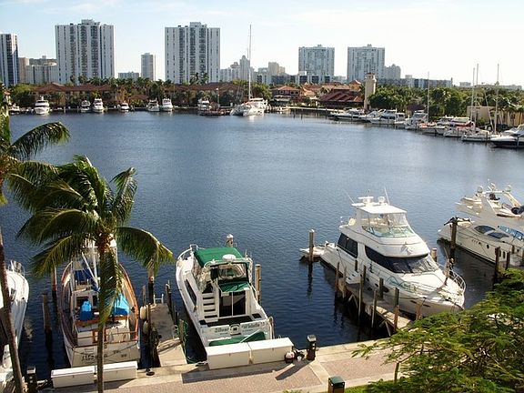 3rd image of 3610 Yacht Club Dr APT 408