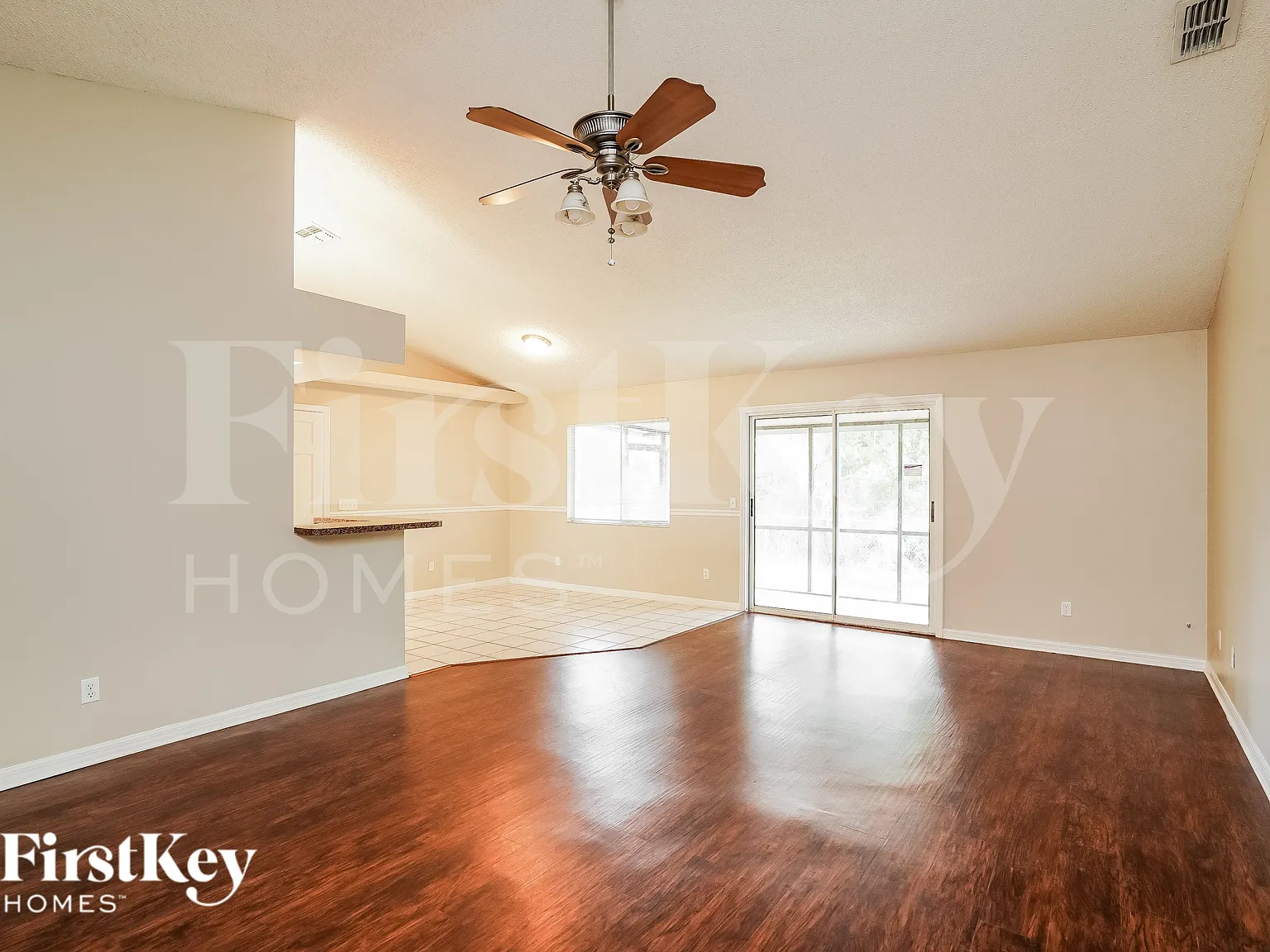 3 bed, 2.0 bath, 1213 sqft, $1,925 — Photo 3