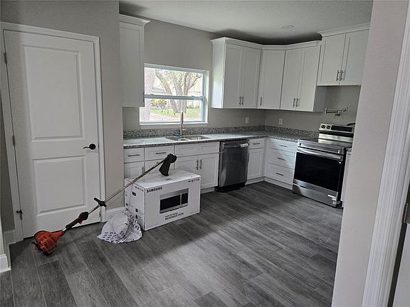 3rd image of 704 E ORCHID AVENUE