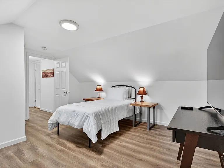16 Lansing Ave — Photo 33