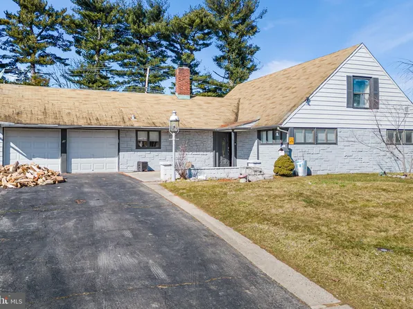 59 Four Leaf Rd, Levittown, PA 19056