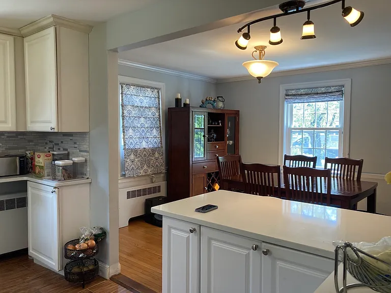 16 Pine St — Photo 8