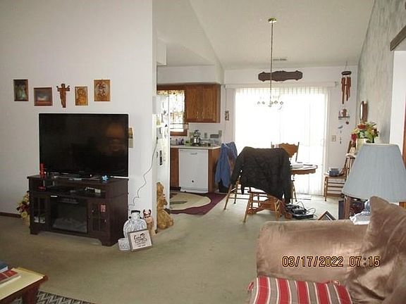 3rd image of 1505 Knoll Crest Dr