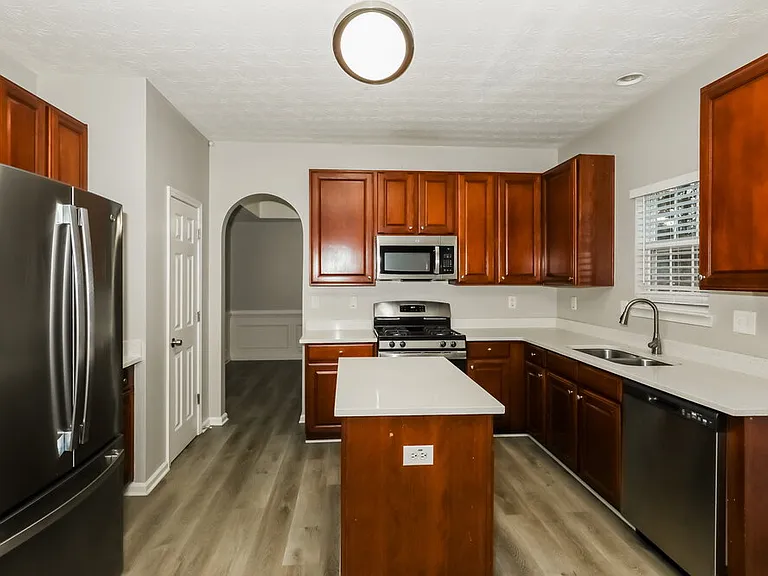 135 Greenland Dr — Photo 6