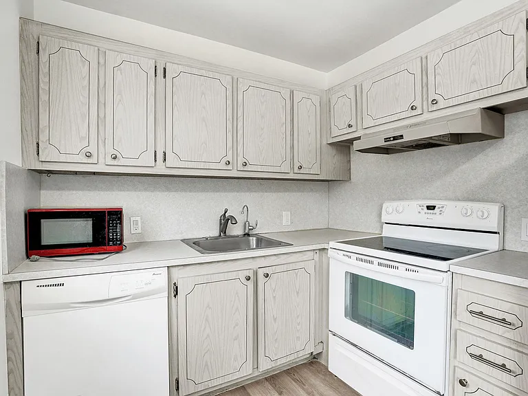 57 Dorset Dr #B — Photo 7