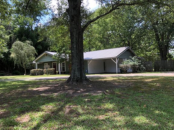 2nd image of 3074 Magnolia Dr