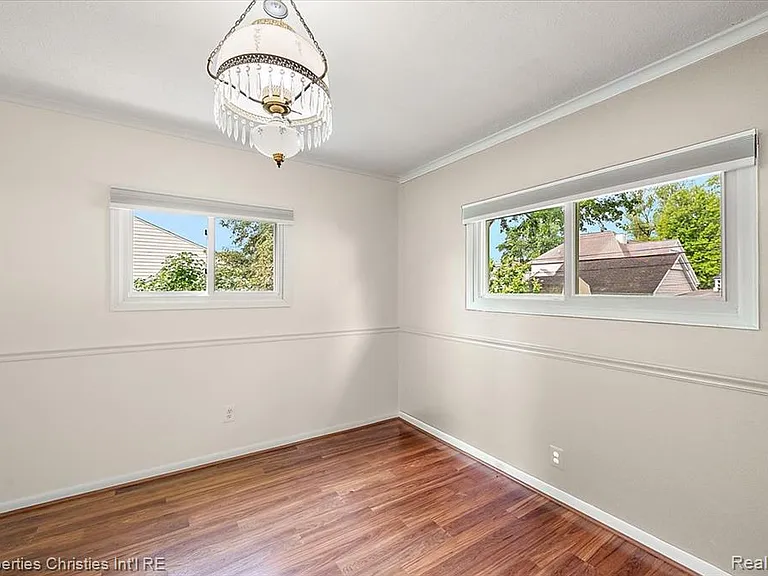 735 Novi St — Photo 21