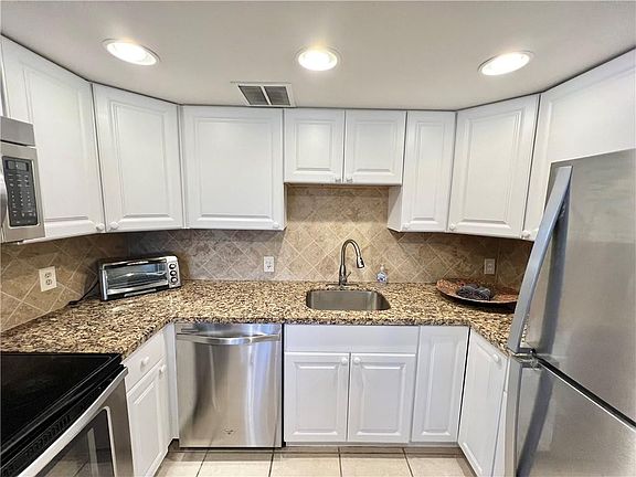 3rd image of 251 Richmond F #251