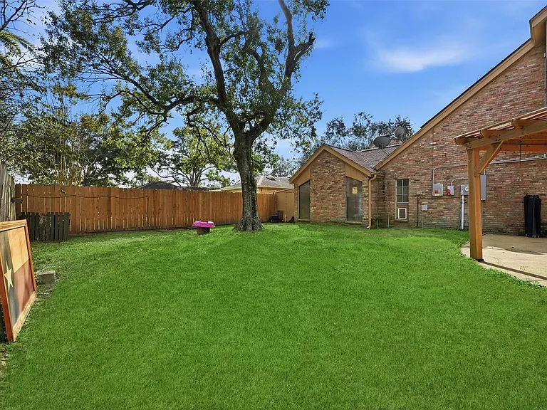 2408 Chelmsford Ct — Photo 16