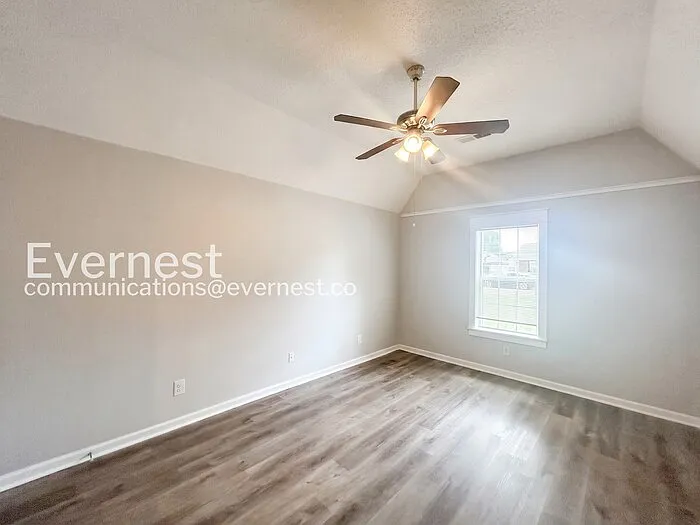 2912 Waverly Dr — Photo 12