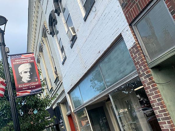 5th image of 123 W Franklin St