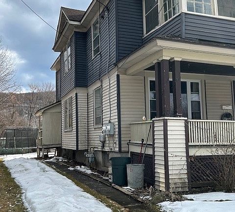 3rd image of 28 Jackson St