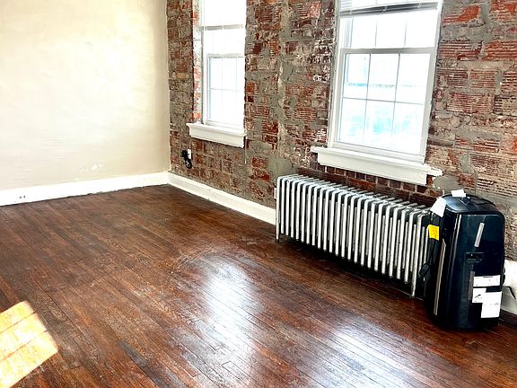5th image of 2722 Vine St APT 19